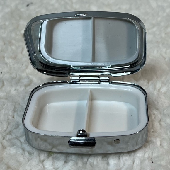 Kikkerland “Flamingo” Pill Box + Mirror - Picture 5 of 5